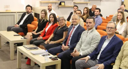 Hong Kong ticaret olanakları Egeli iş insanların anlatıldı