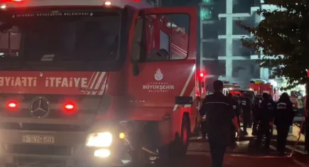 İstanbul'da iş merkezinde korkutan yangın
