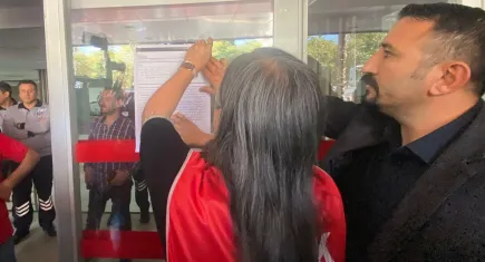 Grev sırası Karşıyaka’da: İşçiler ilan astı