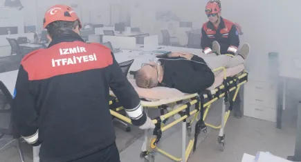 İzmir Büyükşehir Belediyesinde yangın tatbikatı düzenlendi
