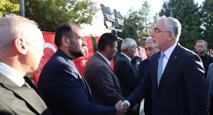 Bakan Vedat Işıkhan'dan TUSAŞ çalışanlarına başsağlığı ziyareti