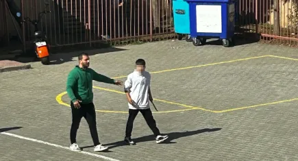İstanbul'da bir öğrenci bıçakla okulu bastı