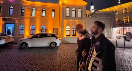 Köprüde ilginç olay: Şeytan kostümlü biri koşmaya başladı