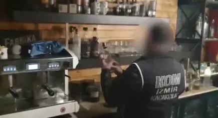 İzmir'de eğlence mekanlarına kaçak alkol baskını