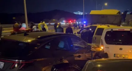 Afyon’da zincirleme kaza: 10 araç birbirine girdi, ortalık savaş alanına döndü