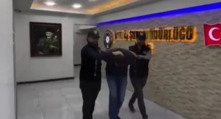 Birlike alkol aldığı arkadaşını bıçaklayarak öldürdü!