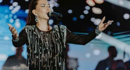 Ebru Yaşar İzmir’de sevenleriyle buluşuyor