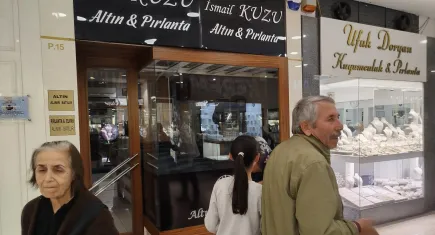 Herkesin güvendiği İzmir'deki kuyumcu altınları alıp kaçtı!