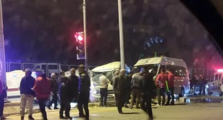 Ankara’da kaza: Servis araçları çarpıştı! 21 yaralı