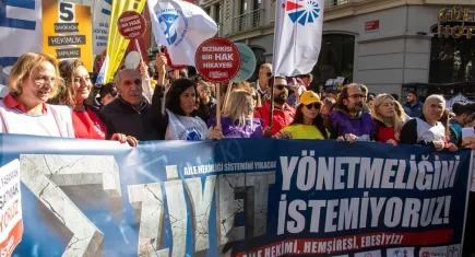 Hekimler ve sağlık çalışanları dört bir yandan haykırdı