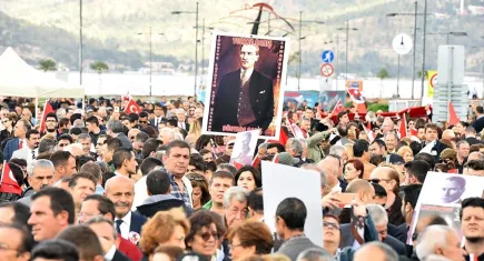 İzmirliler Atatürk'ü anmak için 350 metrelik dev posterle yürüyecek