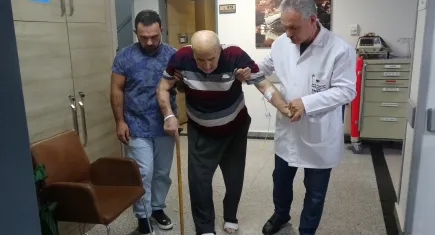 Yürüme zorluğu çeken 86 yaşındaki hasta, ameliyatla sağlığına kavuştu