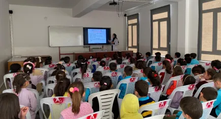 Öğrencilere ağız diş sağlığı eğitimi verildi