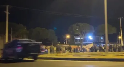 Bergama’daki kazada ağır yaralanan 14 yaşındaki kız için mahalleli eylem yaptı