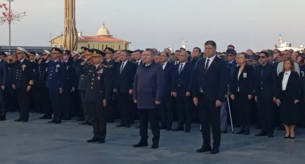 İzmir’de Atatürk için hayat durdu