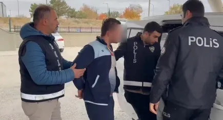 Annesini öldürüp, akrabalarını bıçaklayan 17 yaşındaki genç tutuklandı