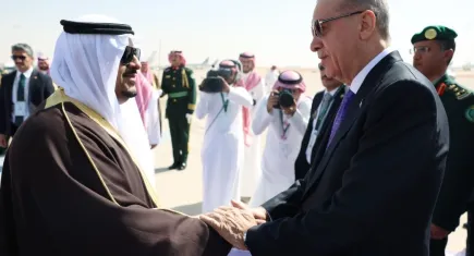 Cumhurbaşkanı Erdoğan, Suudi Arabistan'da resmi törenle karşılandı