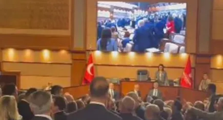 İBB Meclisi'nde büyük  kavga!