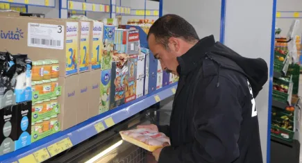 Marketlere zabıta ekiplerince denetim yapıldı