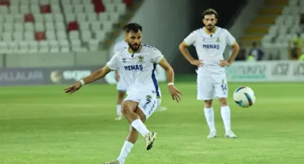 Menemen FK'nın genç yıldızı Burak Yeşilay sakatlandı