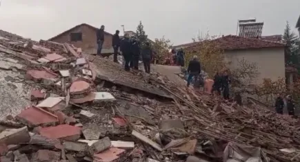 Bina yıkımı sırasında  göçük:  1 işçi enkaz altında !