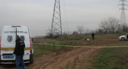 Boş arazide başından vurulmuş halde ölü bulundu