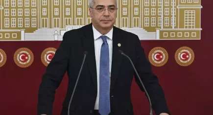 Demokrat Parti İzmir Milletvekili Salih Uzun partiden istifa etti