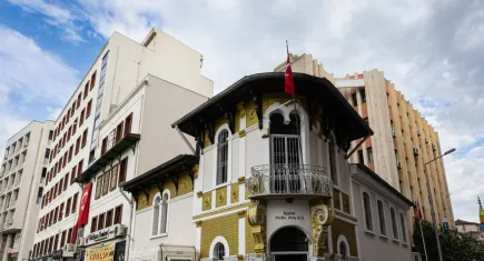 Silahlar, el bombası, daktilolar, dinleme cihazları polis anı evinde sergileniyor