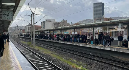 İZBAN'da teknik arıza nedeniyle aksaklık