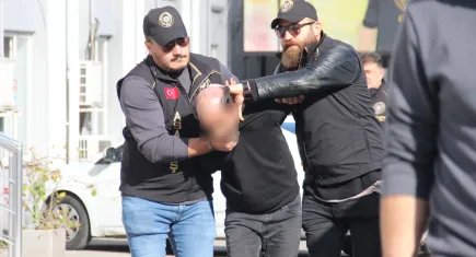 İzmir'deki silahlı saldırıda gözaltına alınan 6 şüpheli adliyeye sevk edildi