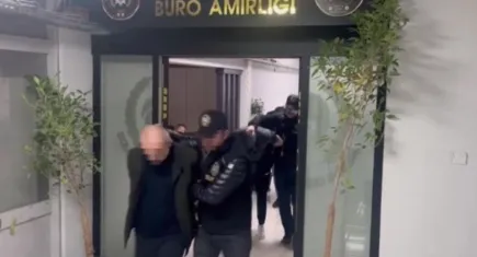 İzmir’de kuyumculara düşük ayarlı sahte altınla 350 bin lira dolandırdılar