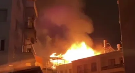 Sivas'ta dershanenin çatı katında yangın çıktı: Bir öğretmen yaşamını yitirdi