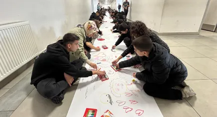 Öğretmenlerinin gününü dev resimle kutladılar