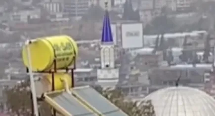 Gündüz sallanan minare akşam devrildi