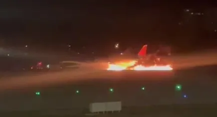 İnişe geçen uçakta yangın çıktı!