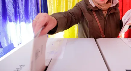 Romanya'da sandık çıkış anketlerine göre cumhurbaşkanlığı seçimi ikinci tura kaldı