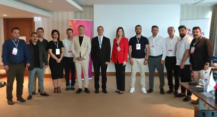 Aydem ve Gediz, iş ortaklarıyla İzmir'de bir araya geldi