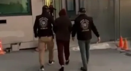 İzmir haber: Asırlık hapis cezasıyla aranan zanlı yakalandı