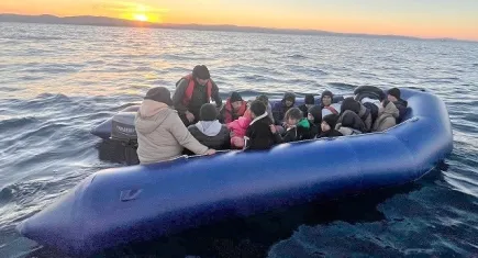 İzmir haber: Kaçak göçmenlerin botu arıza yaptı