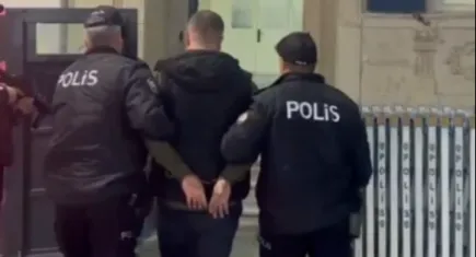 Mersin'de aranan cinayet zanlısı İzmir'de çıktı!