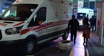 Sokak ortasında benzin dökerek kendini yaktı!
