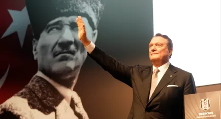 Beşiktaş’ta yönetim krizi: Hasan Arat istifa etti