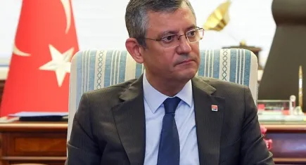 CHP lideri Özel’den tutuklu belediye başkanı Ahmet Özer'e ziyaret
