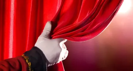 Güneşi Kim Söndürdü adlı tiyatro oyunu Gaziemir’de sahne alıyor