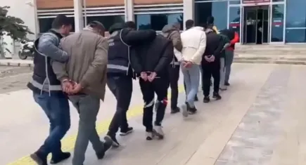İzmir’deki yağmacı çetesine operasyon: 8 kişi gözaltına alındı