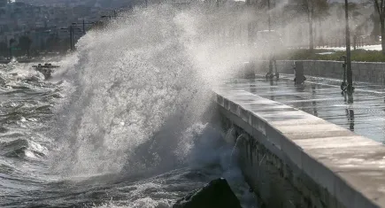 İzmir Valiliği’nden Ege Denizi’nde kuvvetli fırtına uyarısı!