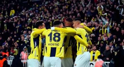 Fenerbahçe lider Galatasaray’la puan farkını 3’e indirdi