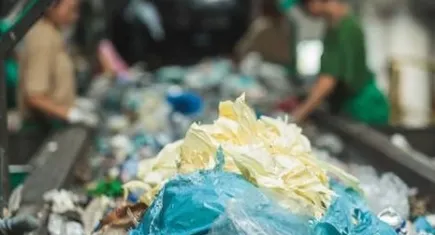EGEPLASDER Başkanı Gençer’den çöp çıkışı