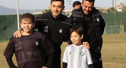 Altay’dan minik taraftara jest