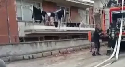 Eşine kızdı, evini ateşe verdi!